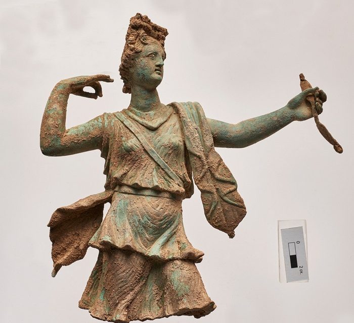 Dos estatuas descubiertas en Aptera de Creta