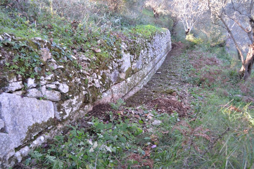 Sale a la luz un anfiteatro antiguo en Lefkada