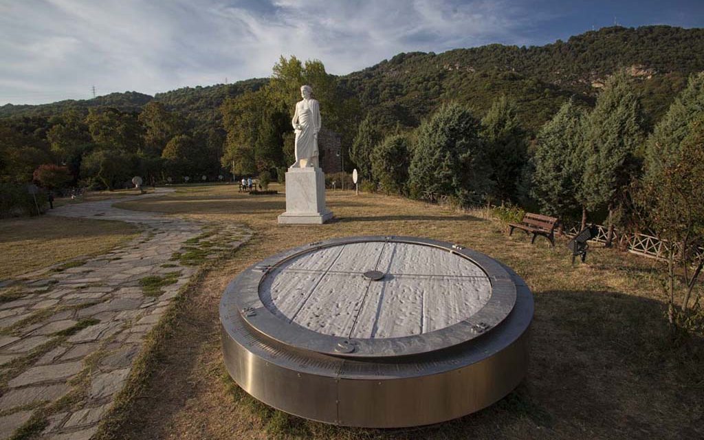 Paseo científico por el parque temático de Aristóteles