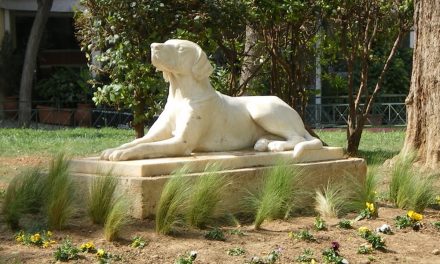 Esculturas y estatuas al aire libre en Atenas