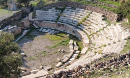 El recién restaurado Teatro de Milos se abre al público