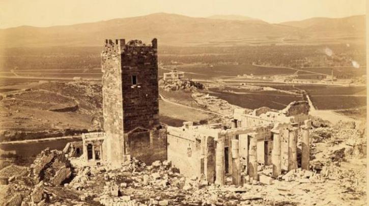 La torre perdida de la Acrópolis