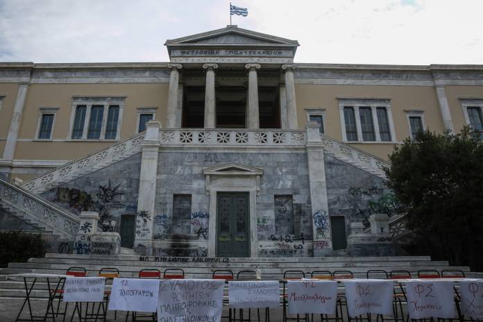 Se cumplen 43 años desde la revuelta de la Escuela Politécnica de Atenas