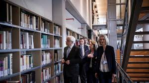 Inauguración de la Biblioteca Central de la Facultad de Filosofía en la Universidad de Atenas
