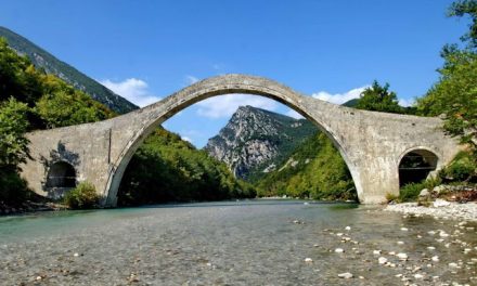 El renovado puente de Plaka recibe el Premio de Patrimonio Europa Nostra