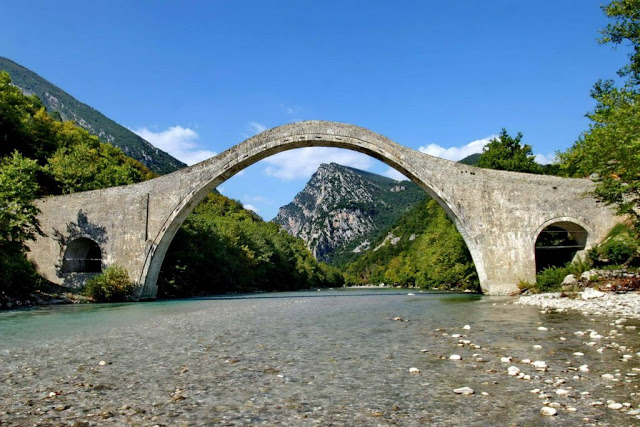 El renovado puente de Plaka recibe el Premio de Patrimonio Europa Nostra