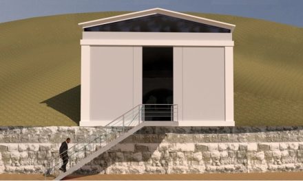 El Ministerio de Cultura y Deporte de Grecia está llevando a cabo los estudios de construcción del revestimiento exterior del monumento funerario de la tumba de Kasta y las rutas de visita al yacimiento arqueológico