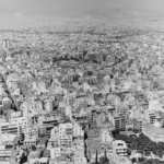 La «polykatoikia» de los años 60-70 como elemento esencial de la modernidad «anónima» de Atenas