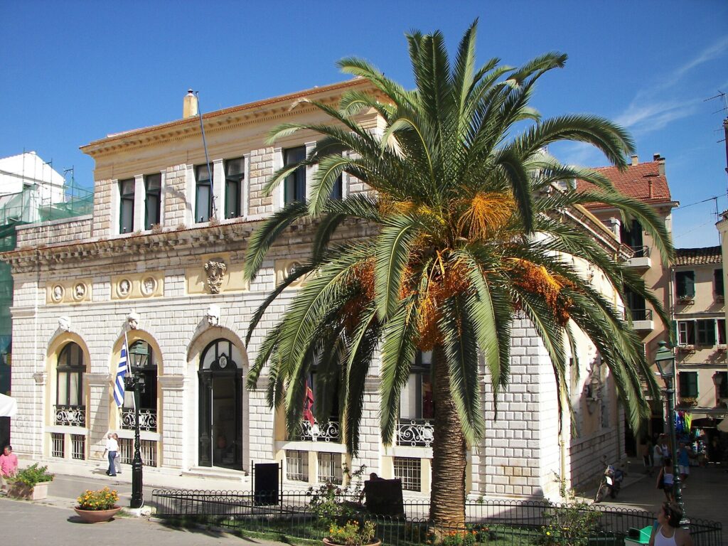 El teatro San Giacomo, vía Wikipedia, vía Dr.K