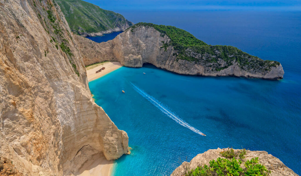 Navagio, Zante, vía Visit Greece, Copr. P. Merakos