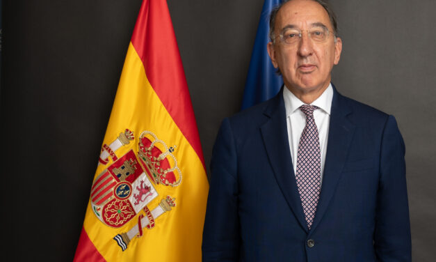 Entrevista al Embajador de España en Grecia, Sr. Jorge Domecq | «La cultura española tiene profundas raíces en la cultura griega como demuestran las numerosísimas asociaciones y universidades que en España se dedican a los estudios helenísticos.»