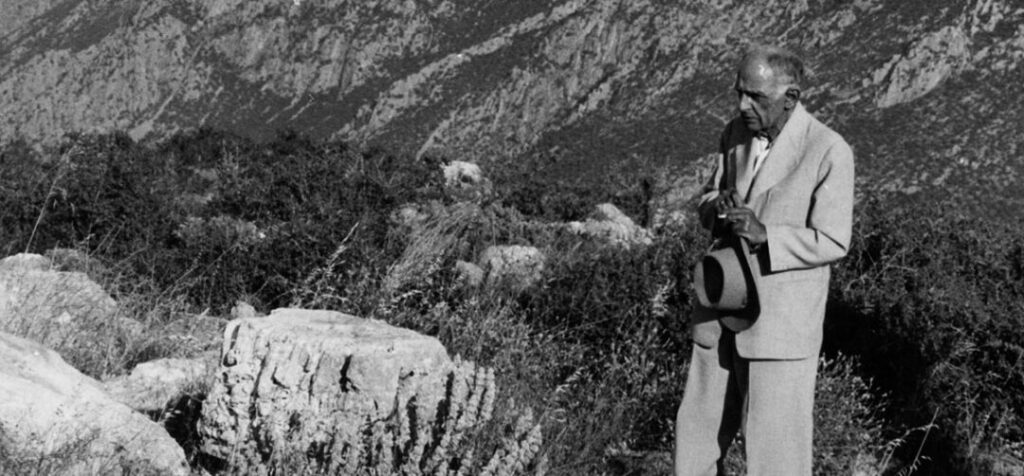 D. Pikionis fotografiado en Delfos (Fuente: Museo Benaki)