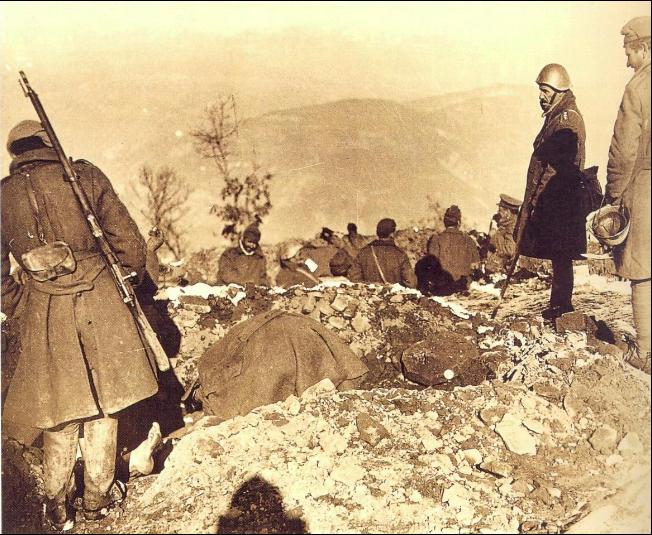 Construcción de fortificaciones en Epiro, marzo de 1939, antes del estallido de la Guerra Greco-Italiana.