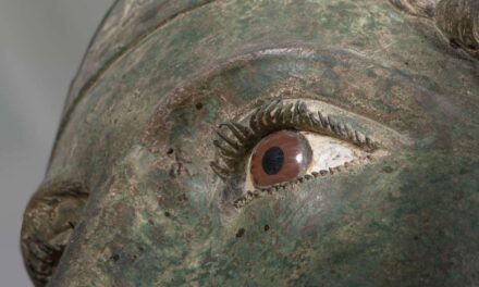 El Auriga de Delfos: La mirada eterna