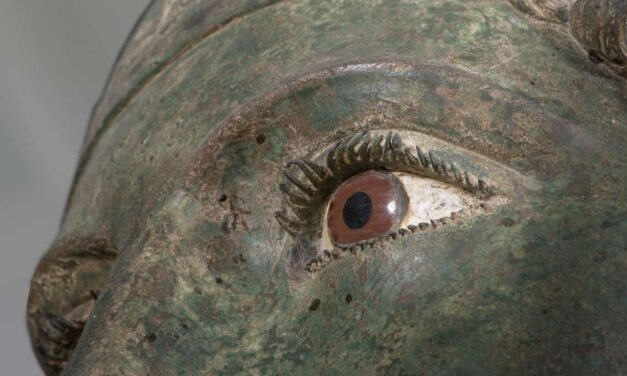 El Auriga de Delfos: La mirada eterna