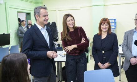 El nuevo Centro de Innovación en Ioánina inaugurado por la ministra de Educación, Asuntos Religiosos y Deportes Sofía Zacharaki y visitado por el primer ministro, Kyriakos Mitsotakis