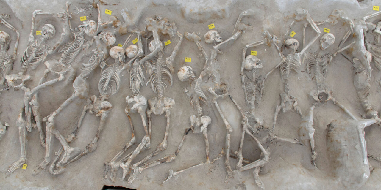 Los “Encadenados” [«Δεσμώτες»] regresan a su posición original, protegidos por un recinto protector, en la Explanada de Fáliro.