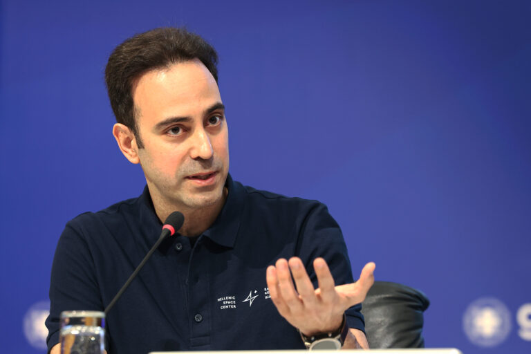 Adrianos Golemis, el primer griego en el programa de formación de astronautas de la Agencia Espacial Europea