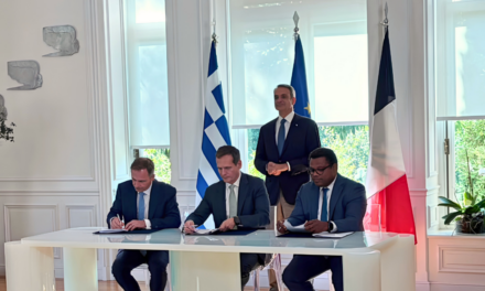 Presencia del Primer Ministro Kyriakos Mitsotakis en la firma del acuerdo para la entrada de Meridiam como accionista mayoritario en la sociedad GSI y del acuerdo entre IPTO, GSI y Nexans para la realización de estudios del lecho marino destinados a la ejecución del proyecto