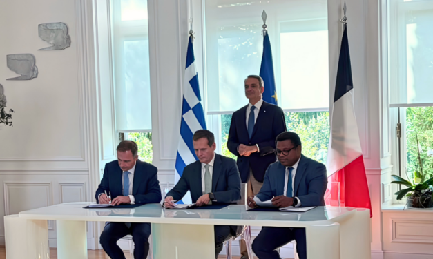 Presencia del Primer Ministro Kyriakos Mitsotakis en la firma del acuerdo para la entrada de Meridiam como accionista mayoritario en la sociedad GSI y del acuerdo entre IPTO, GSI y Nexans para la realización de estudios del lecho marino destinados a la ejecución del proyecto