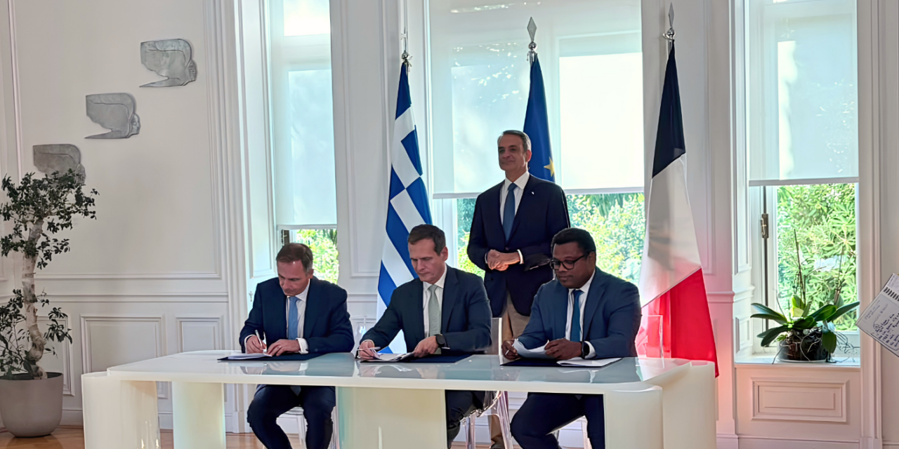 Presencia del Primer Ministro Kyriakos Mitsotakis en la firma del acuerdo para la entrada de Meridiam como accionista mayoritario en la sociedad GSI y del acuerdo entre IPTO, GSI y Nexans para la realización de estudios del lecho marino destinados a la ejecución del proyecto