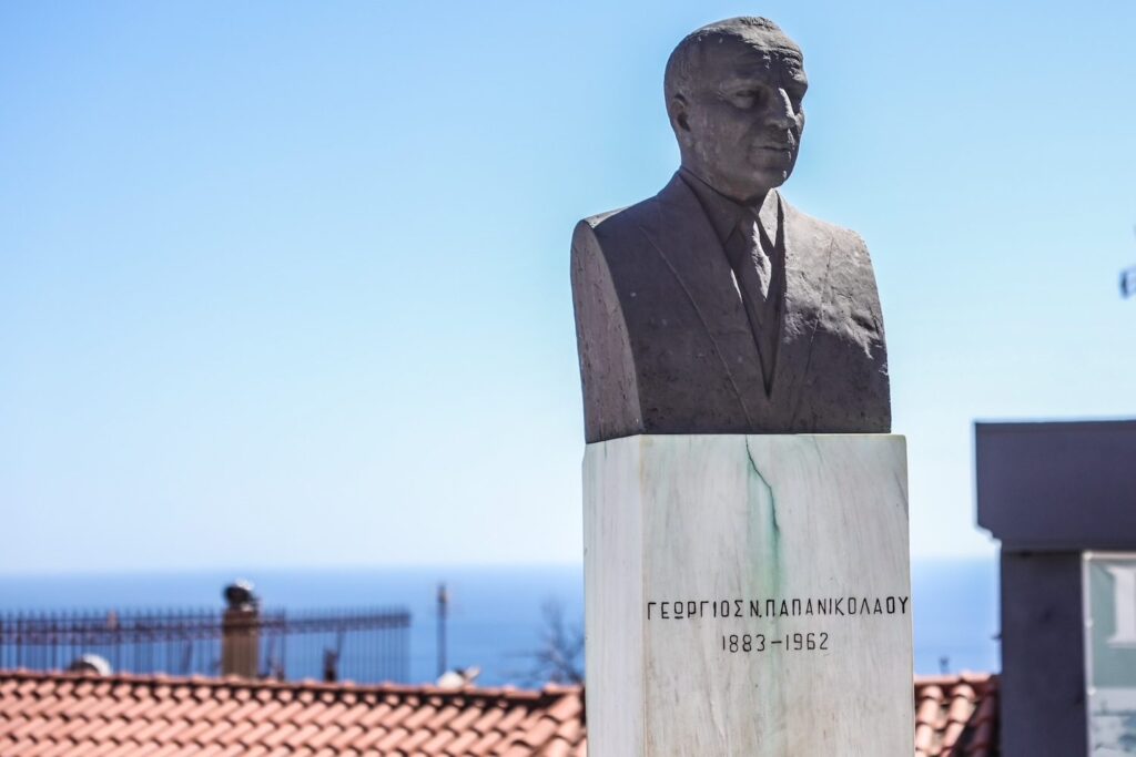Foto del busto di Georgios N. Papanicolaou, fonte: presidency.gr